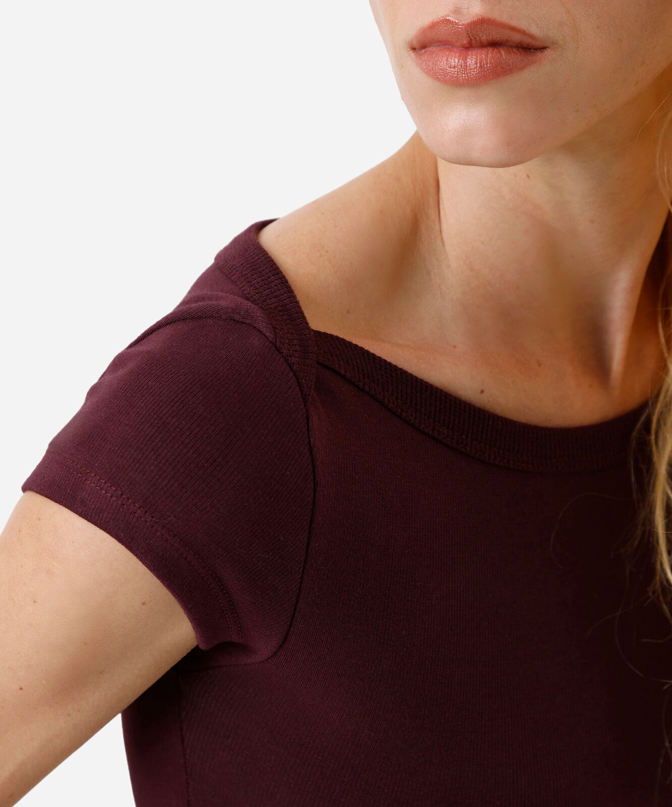 blusa feminina de algodão decote canoa vinho