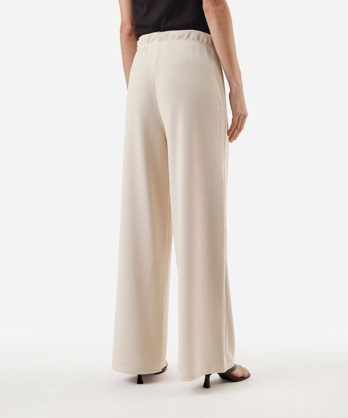 calça reta feminina texturizada cintura alta com elástico bege