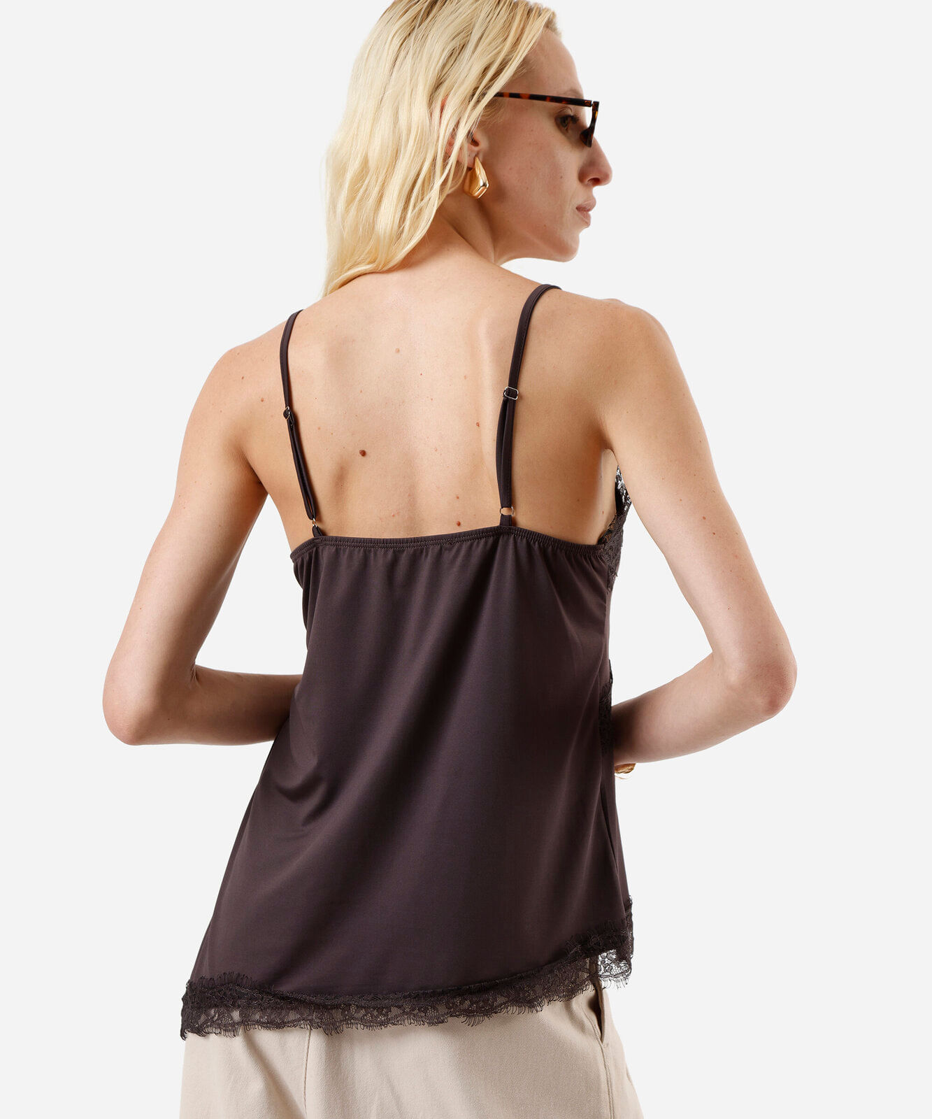 blusa assimétrica feminina com renda marrom