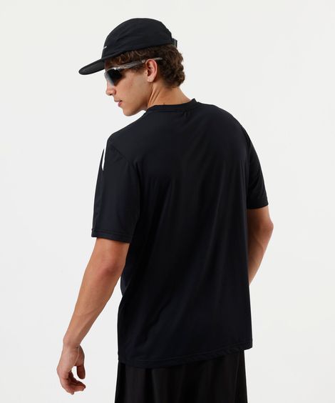 camiseta esportiva masculina de poliamida com recorte preta