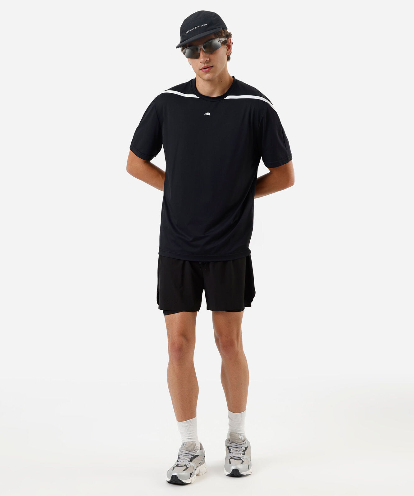 camiseta esportiva masculina de poliamida com recorte preta