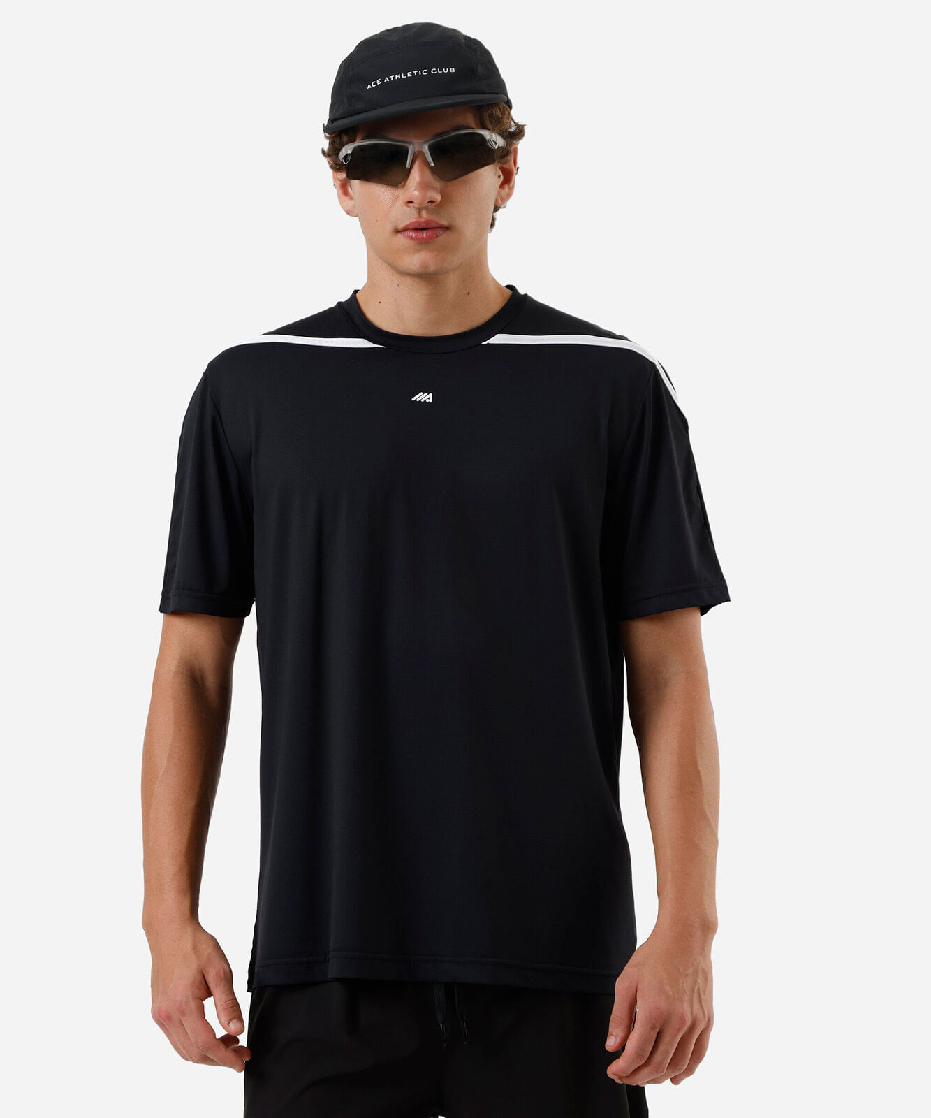 camiseta esportiva masculina de poliamida com recorte preta
