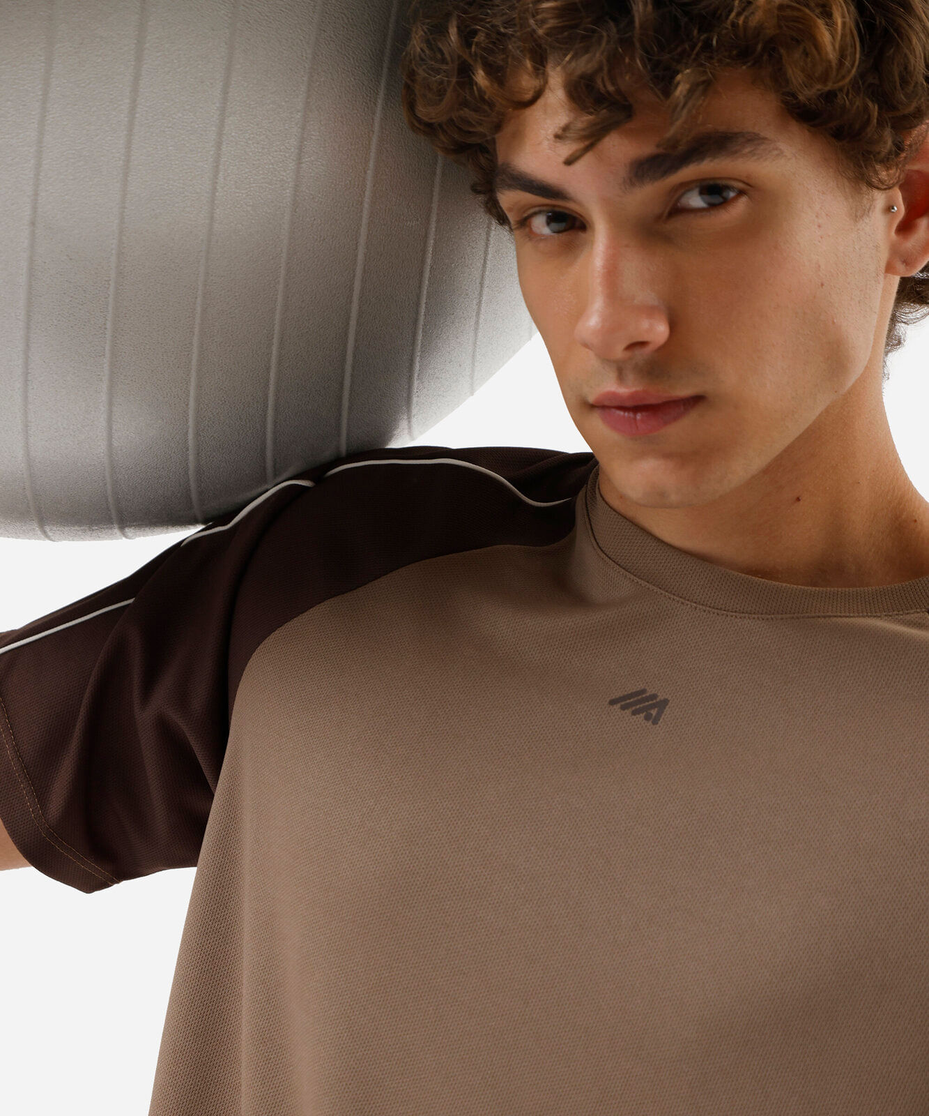 camiseta masculina raglan vintage marrom