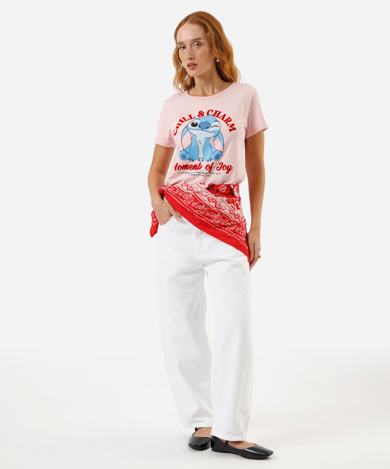 camiseta feminina estampa flocada stitch rosa