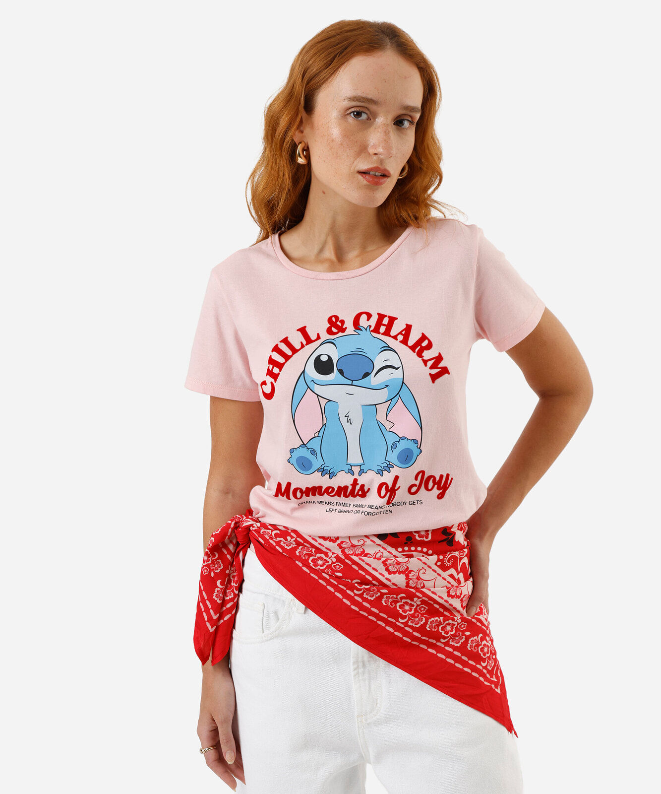 camiseta feminina estampa flocada stitch rosa