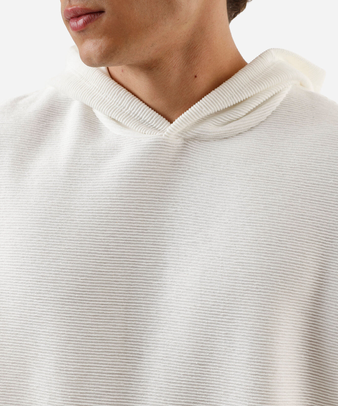 camiseta masculina manga longa com capuz canelada off white