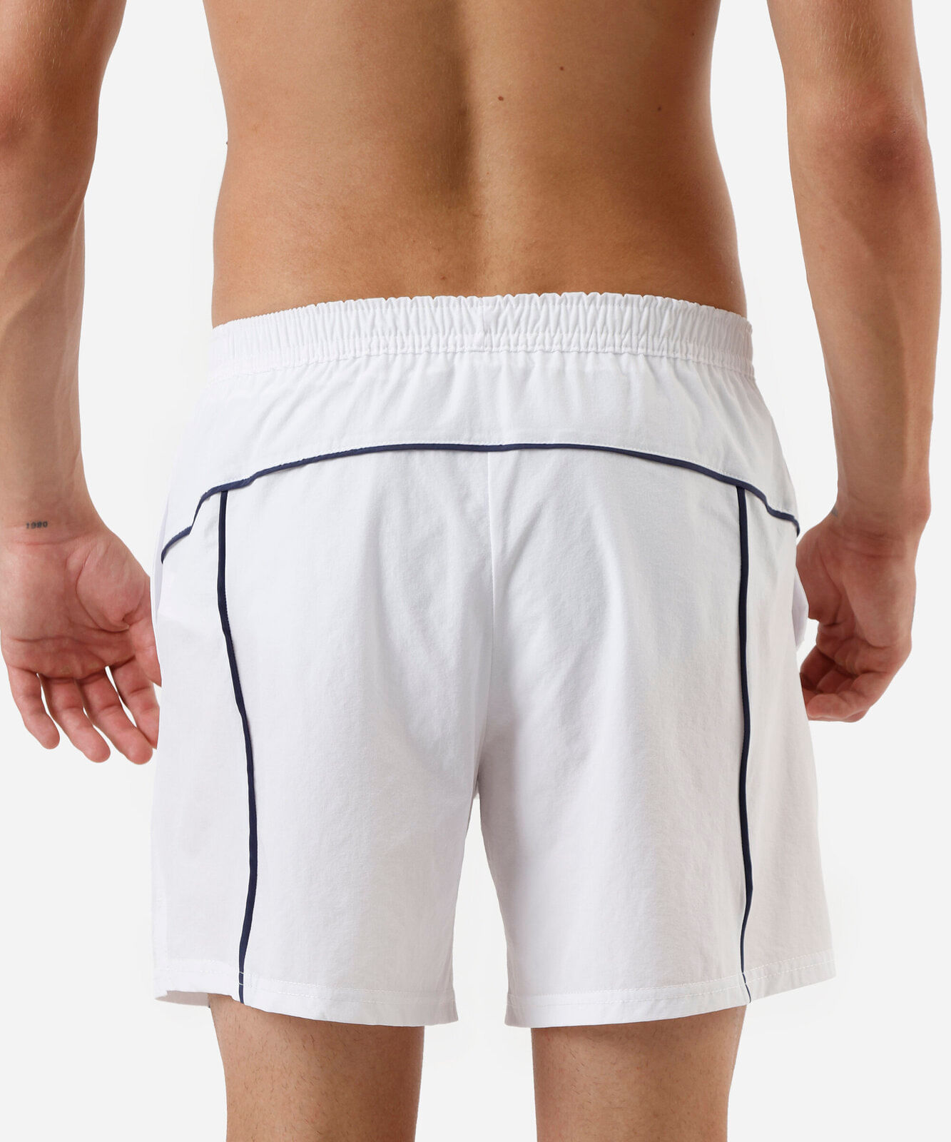 short masculino esportivo com nervuras branco