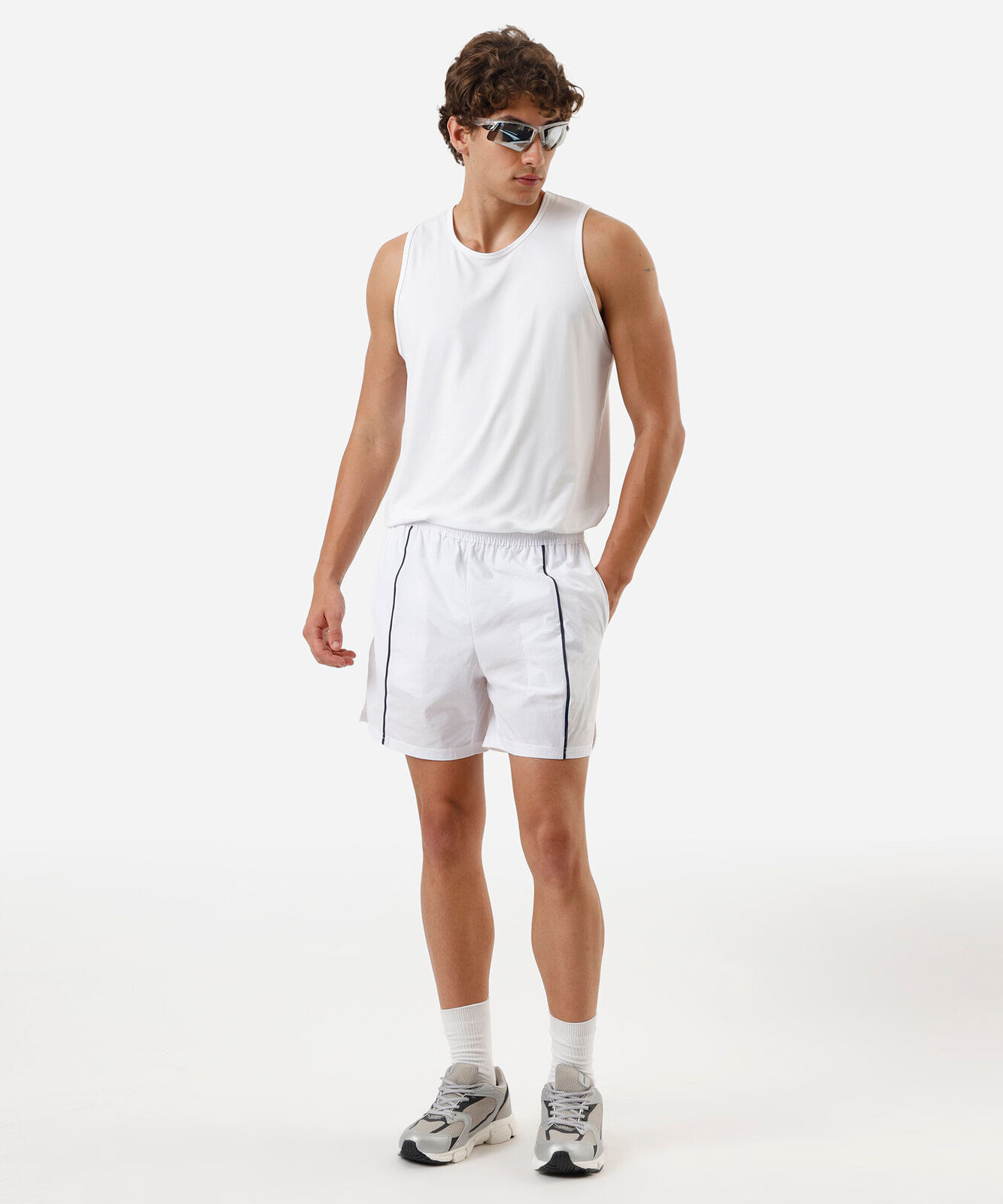 regata esportiva masculina branca