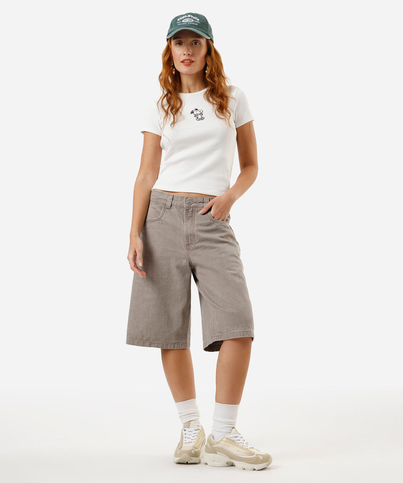 camiseta baby look feminino snoopy off white