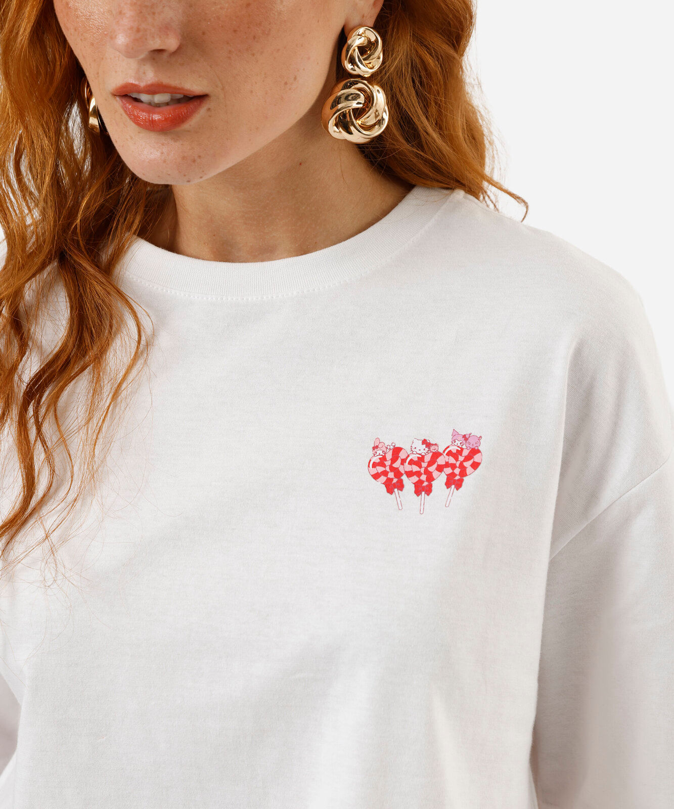 camiseta feminina cropped hello kitty bala off white