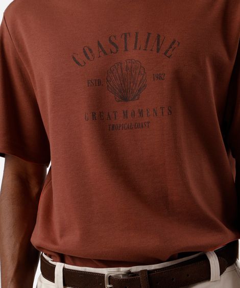 camiseta masculina estampada coastline marrom