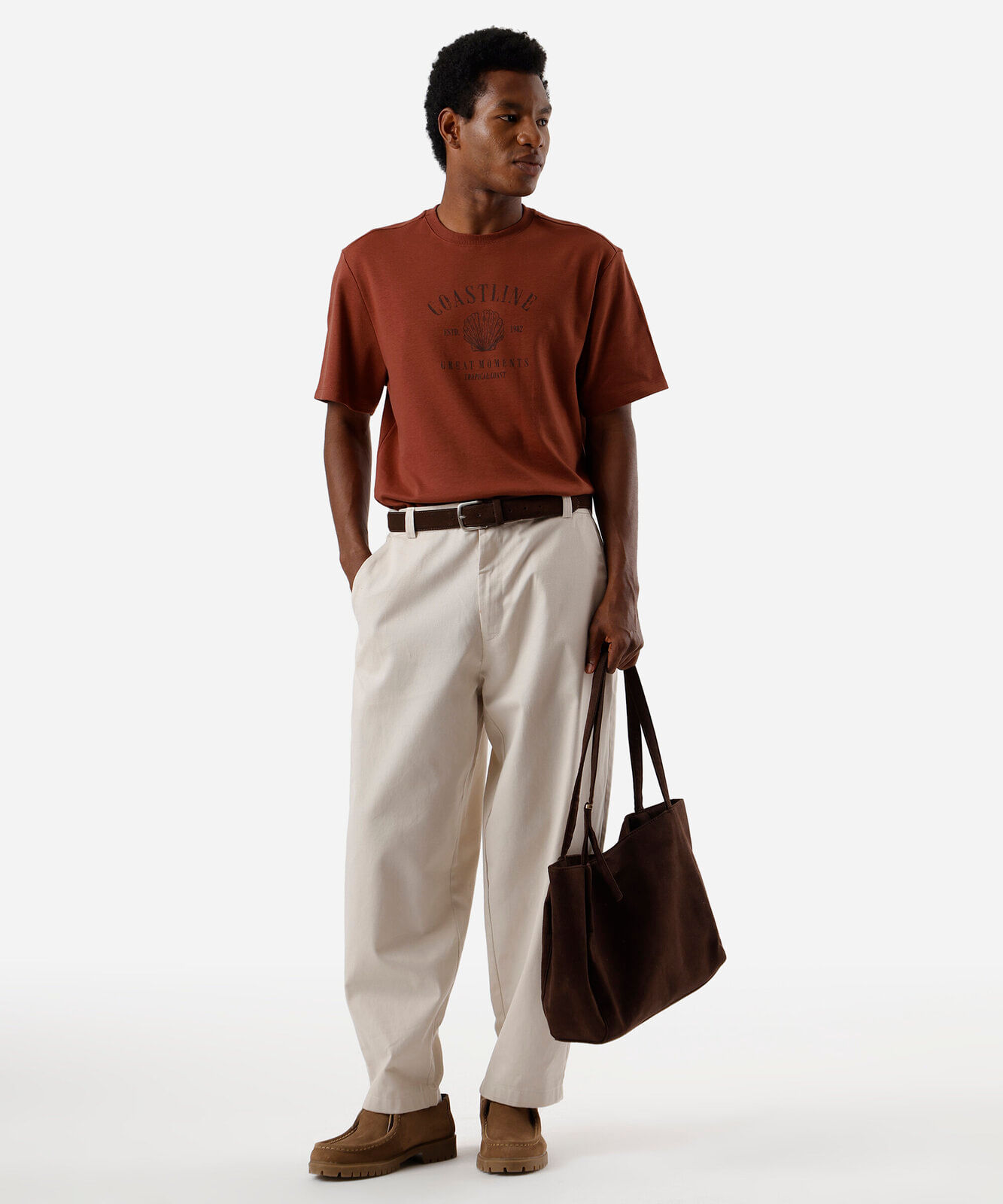 camiseta masculina estampada coastline marrom