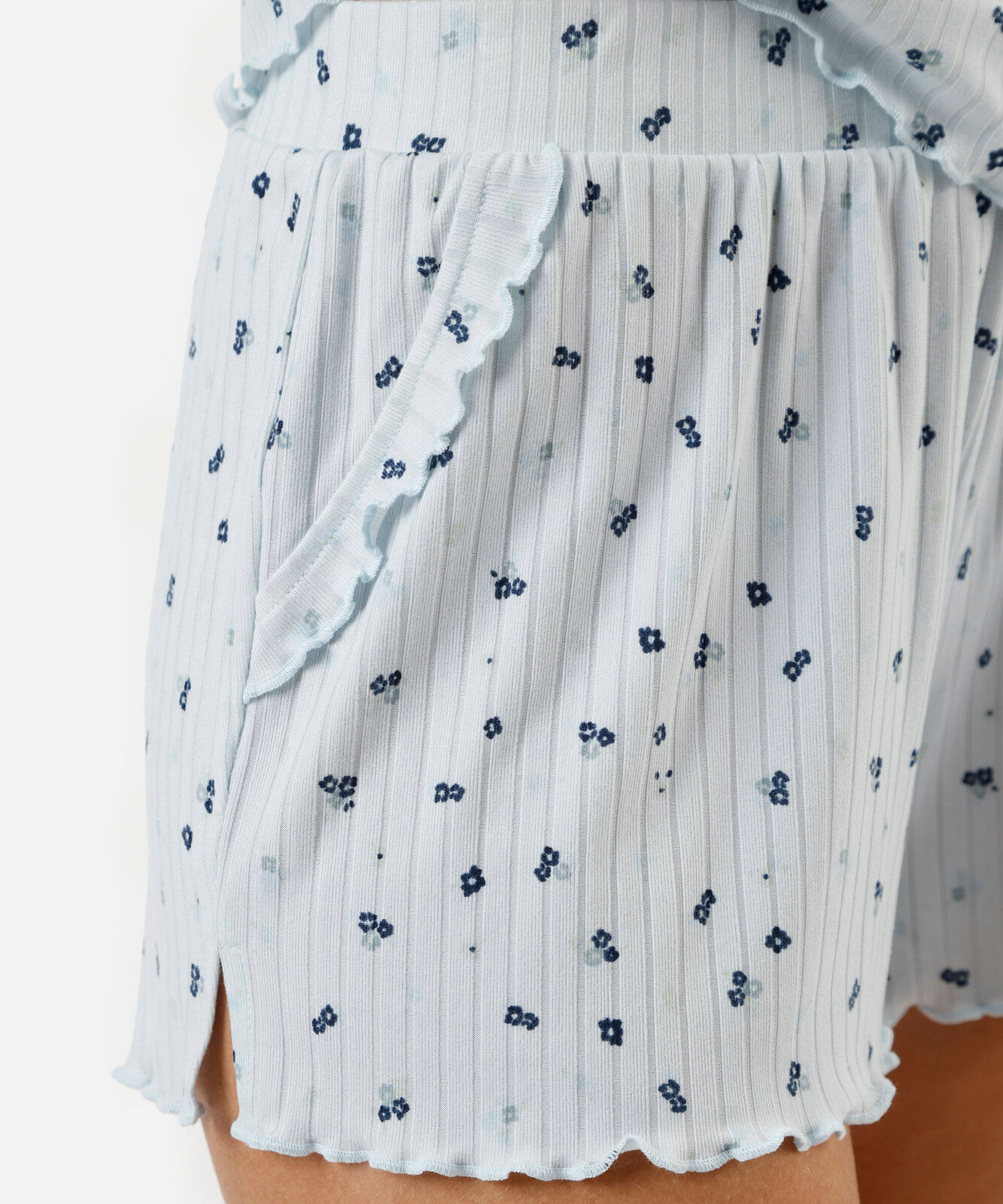 pijama short doll canelado floral azul