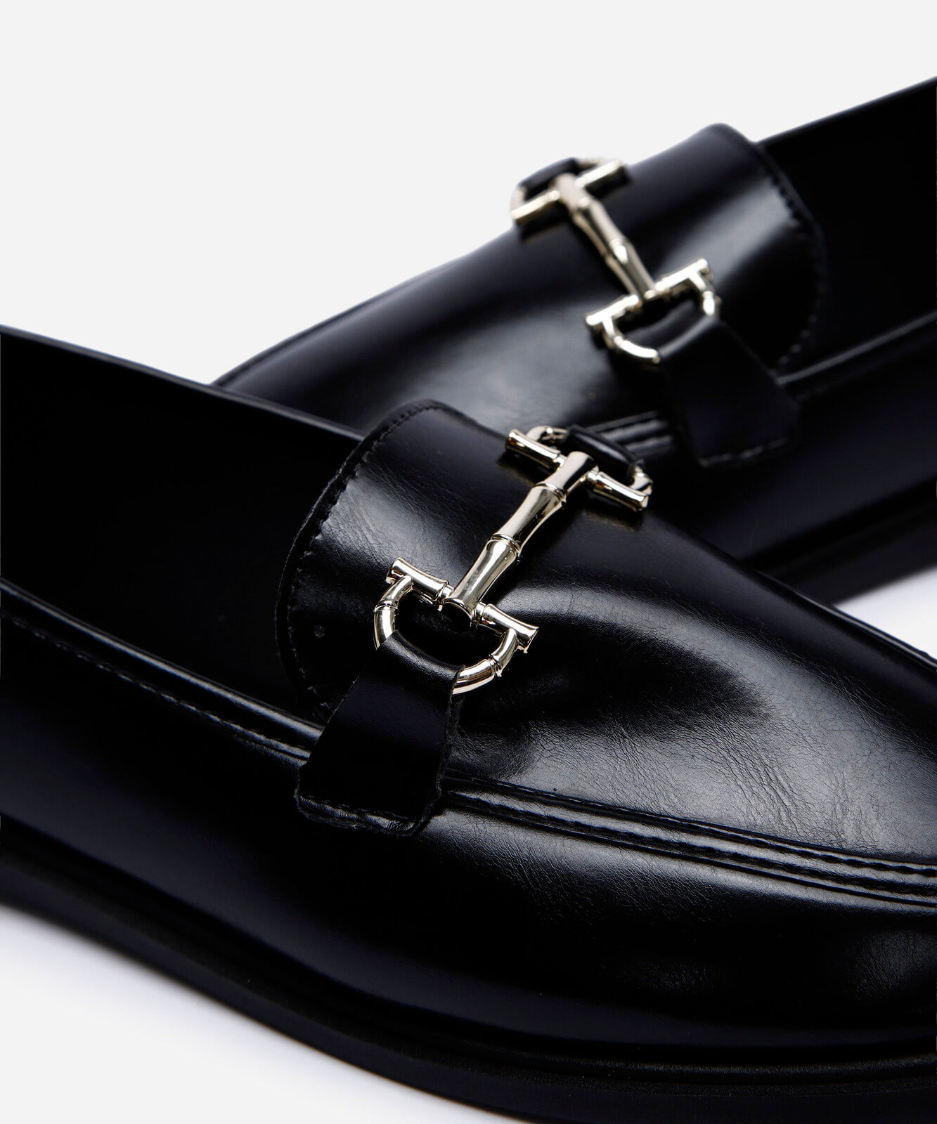 mocassim com detalhe bridão oneself preto