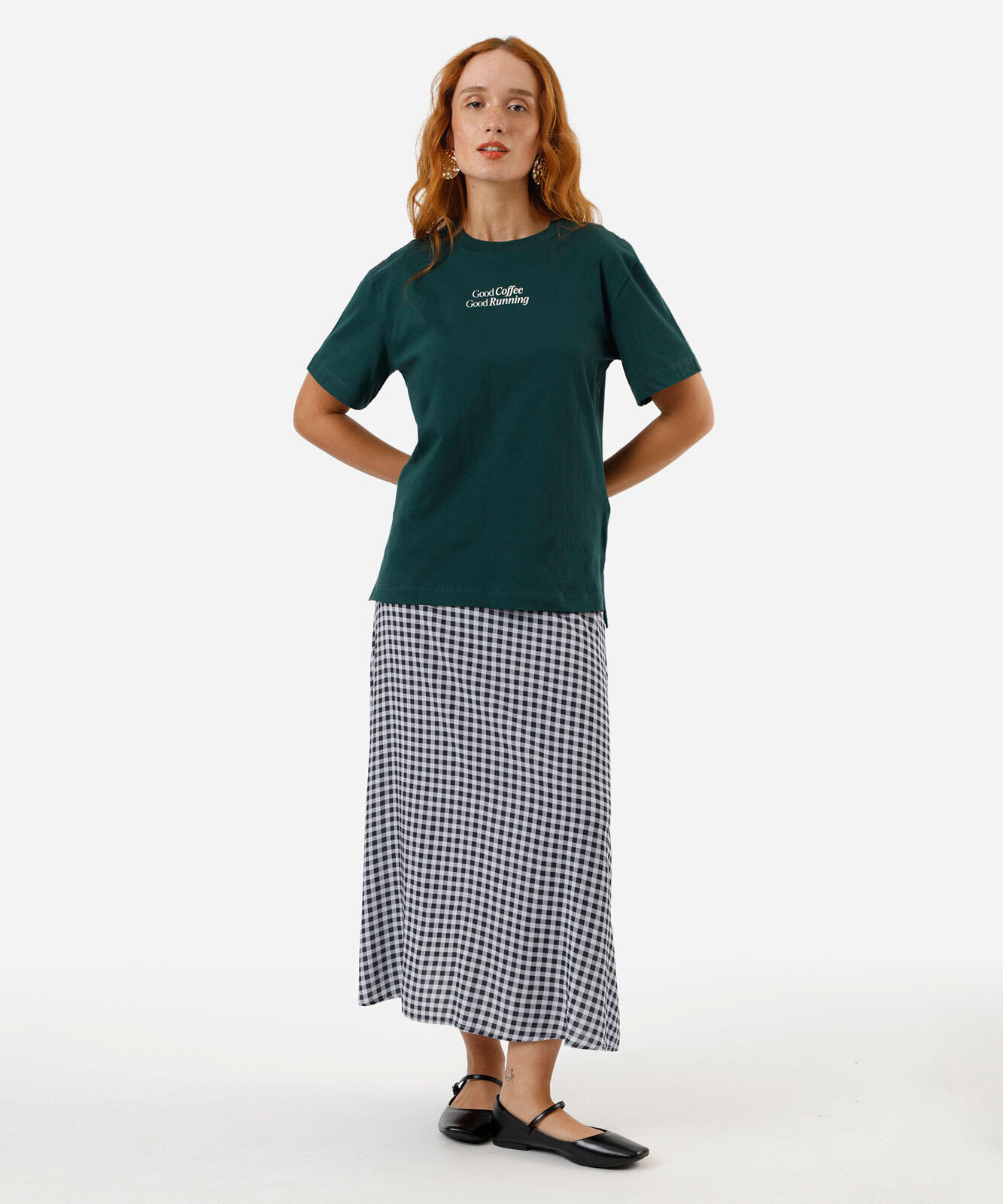 camiseta feminina oversized  good coffee verde