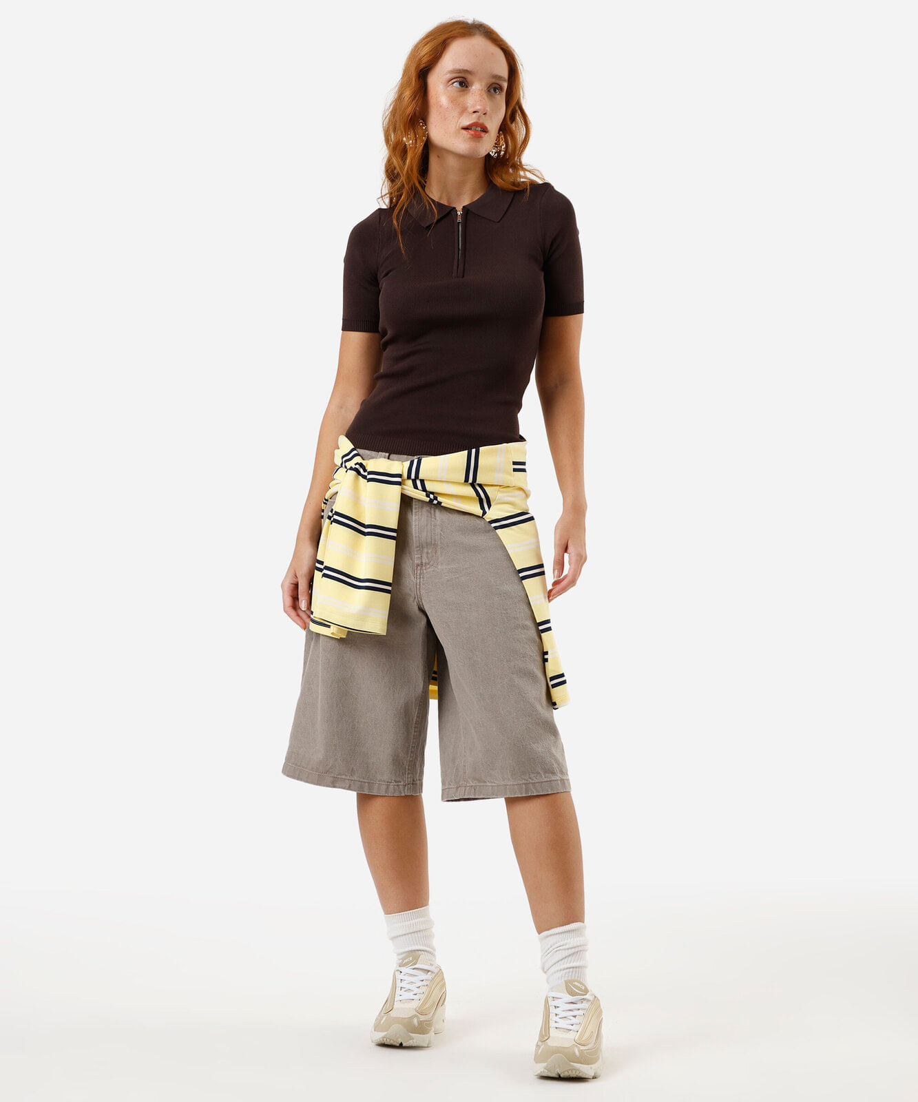 polo feminina de tricot com zíper marrom
