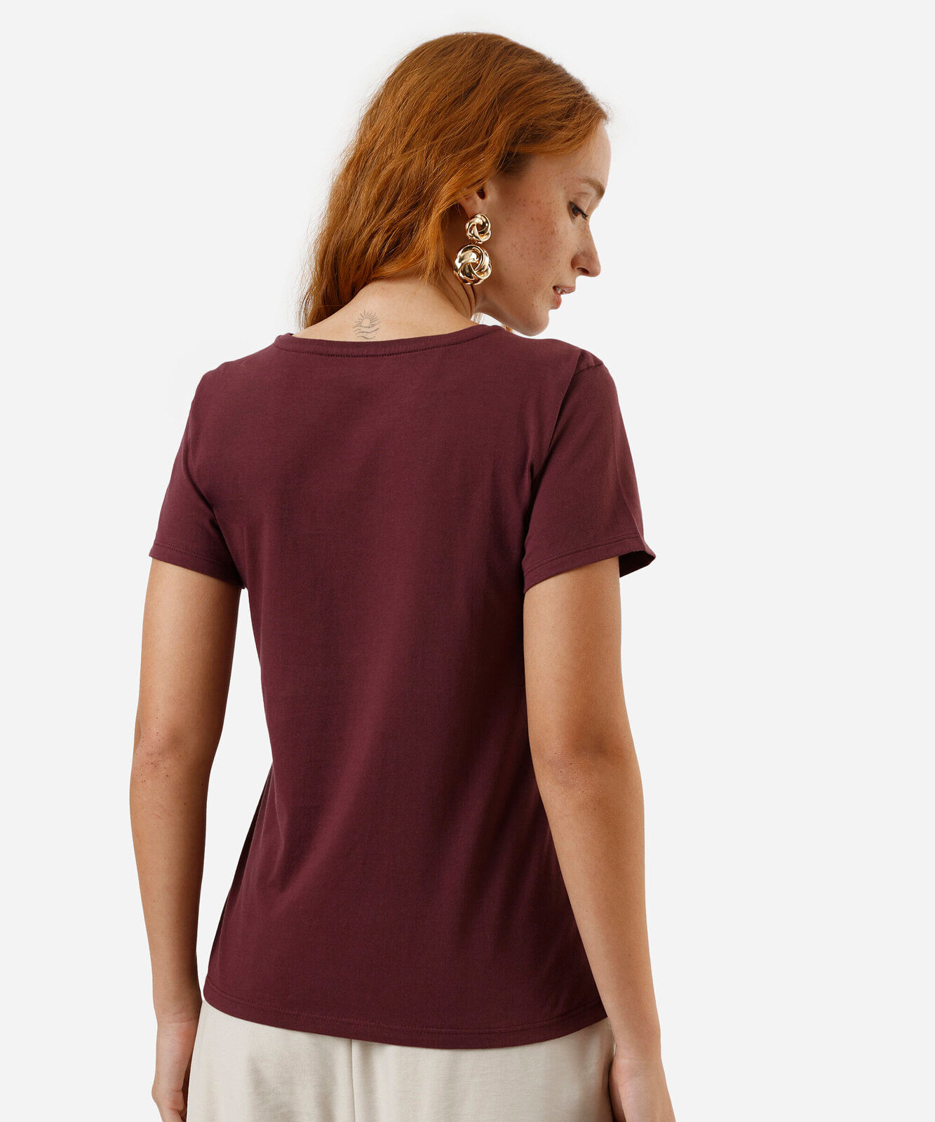 camiseta feminina begônia vinho