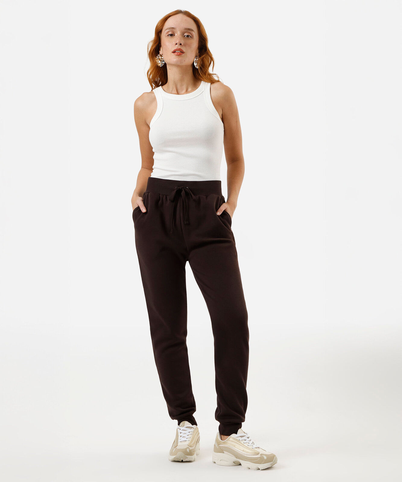 calça jogger feminina de moletom básica marrom