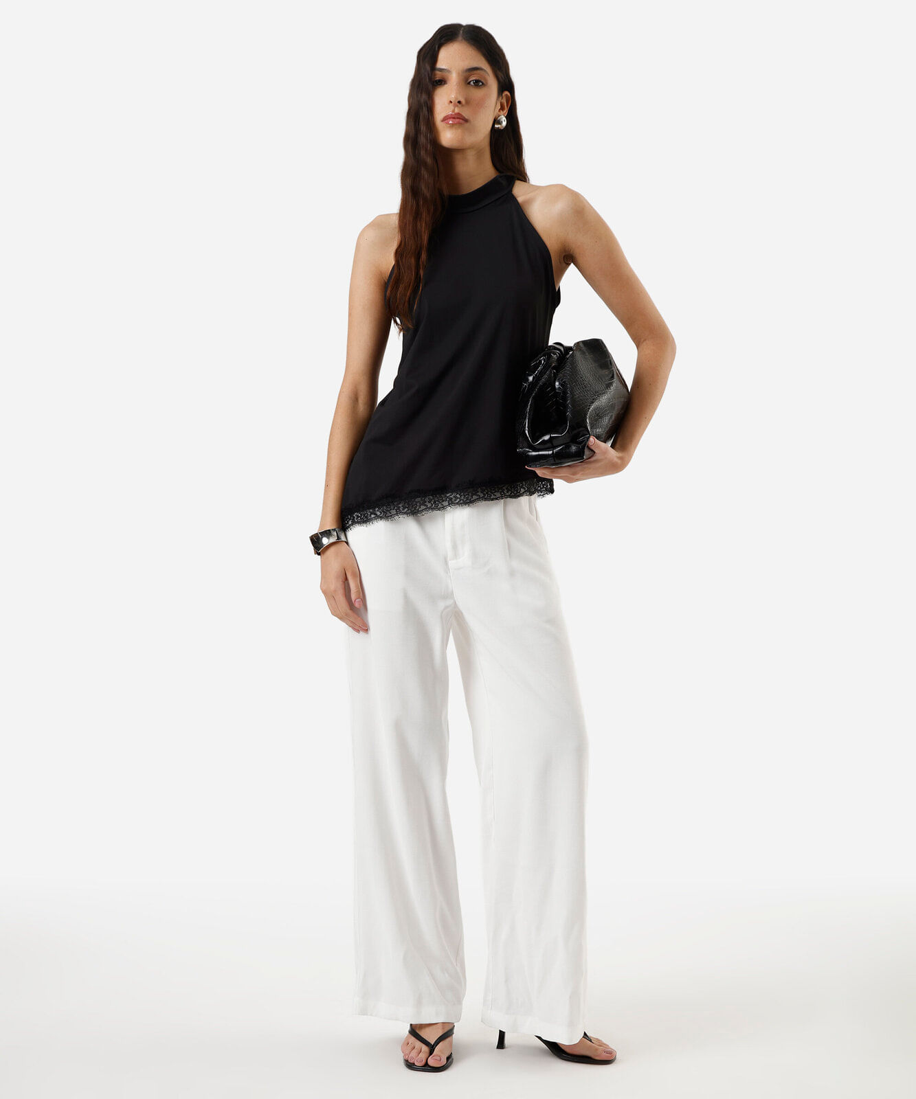 blusa feminina halterneck com renda assimétrica preta