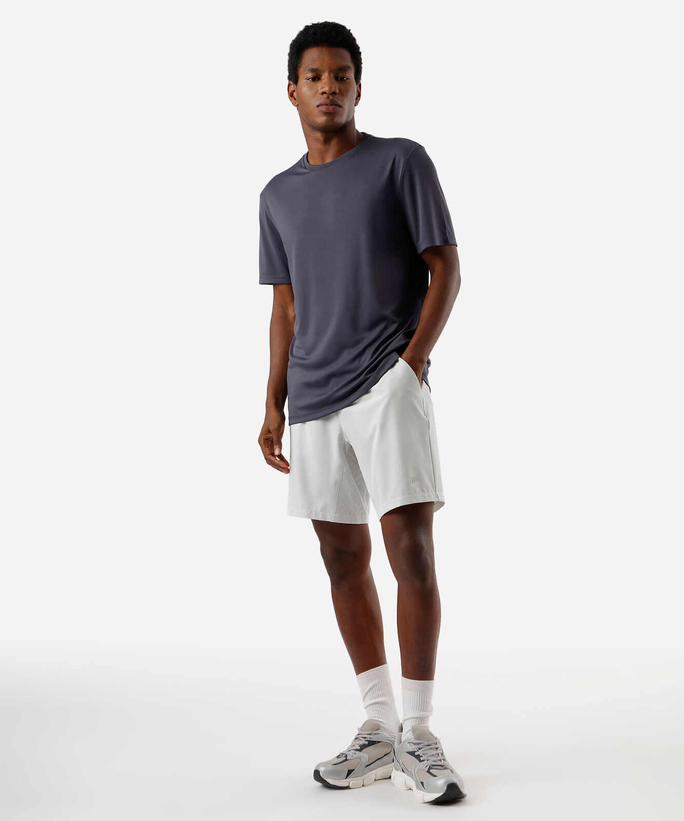 camiseta esportiva masculina cinza