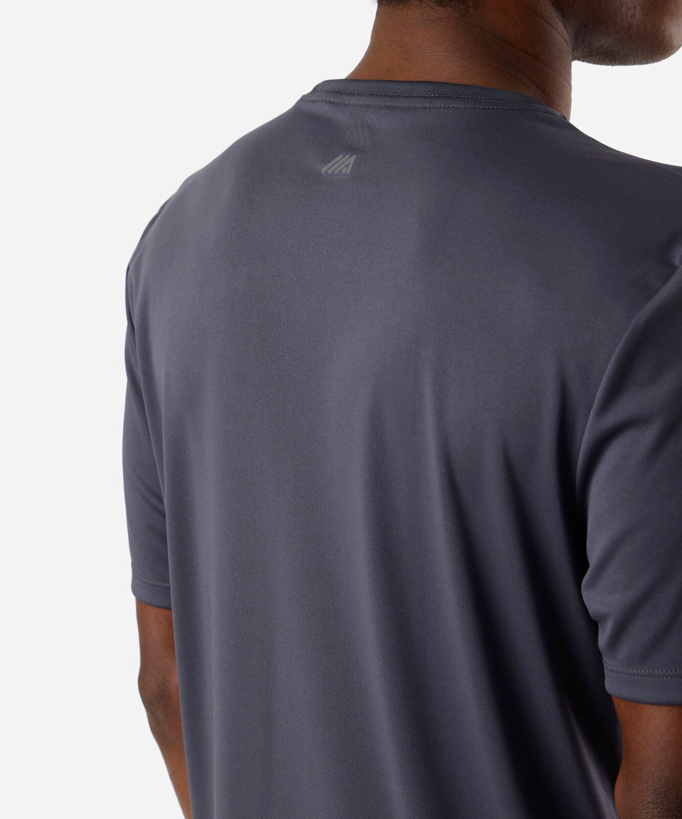 camiseta esportiva masculina cinza