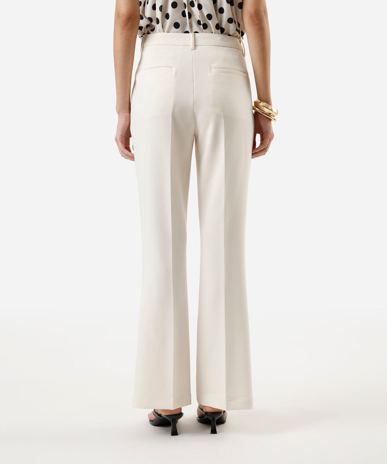 calça flare feminina de alfaiataria  bege