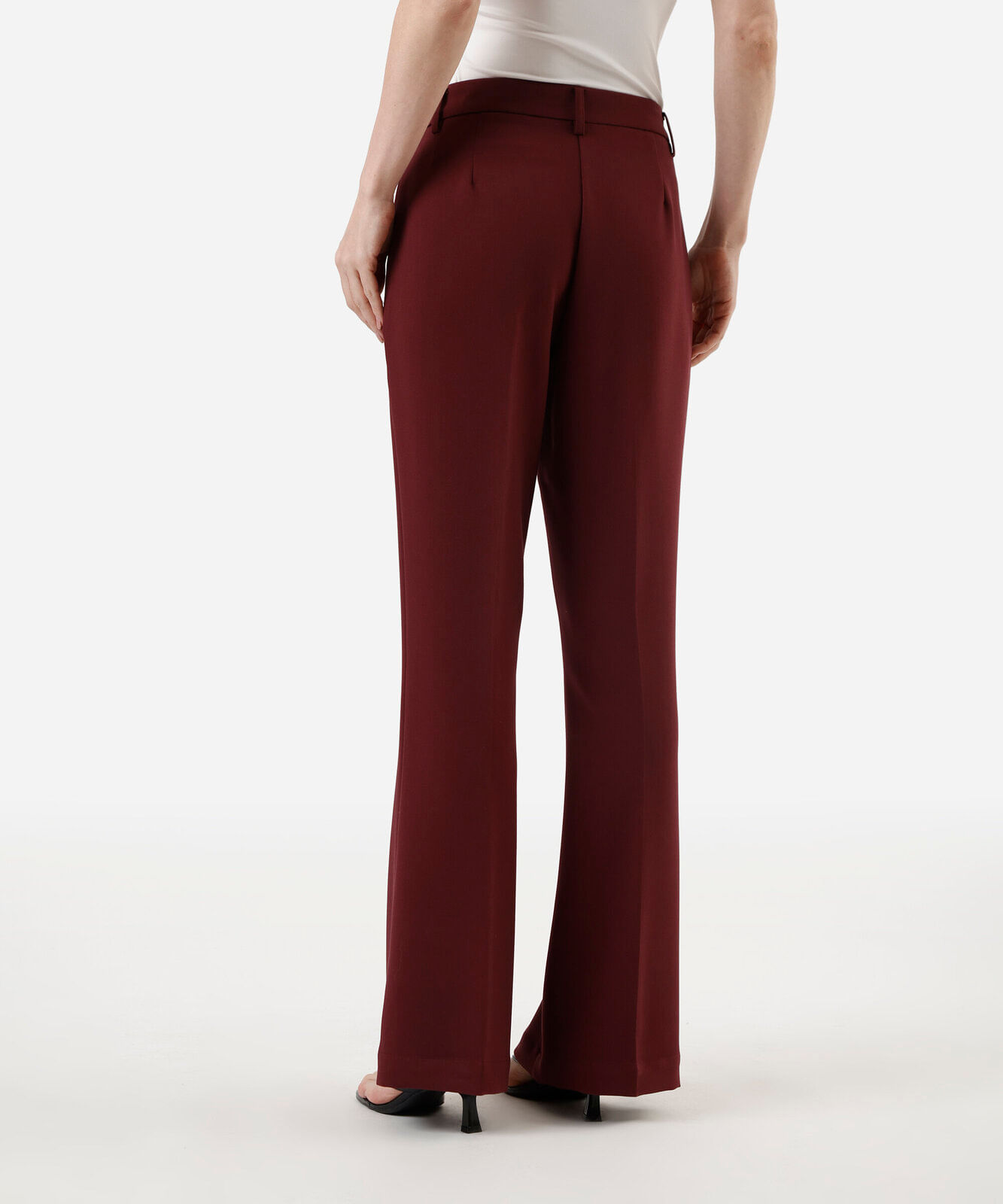calça flare feminina de alfaiataria vinho