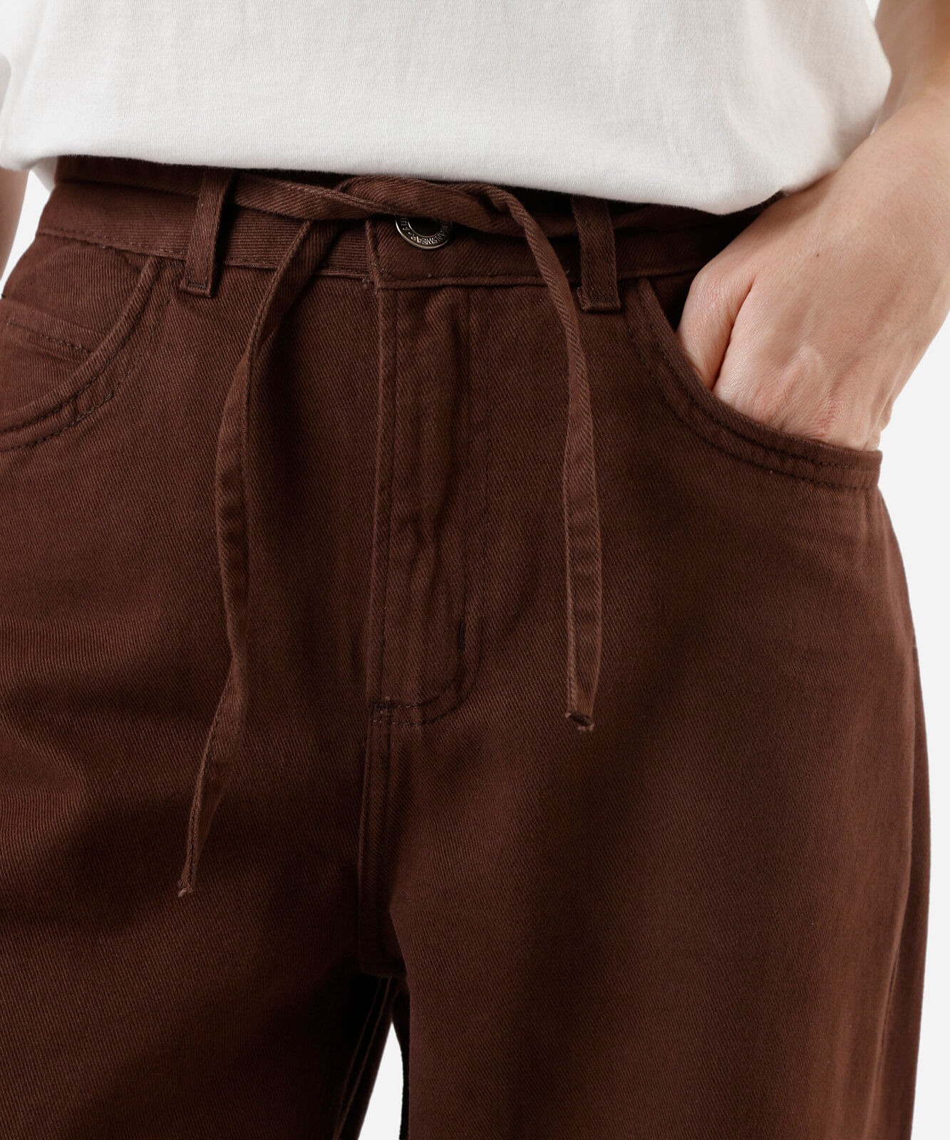 calça oversized feminina de sarja cintura média marrom