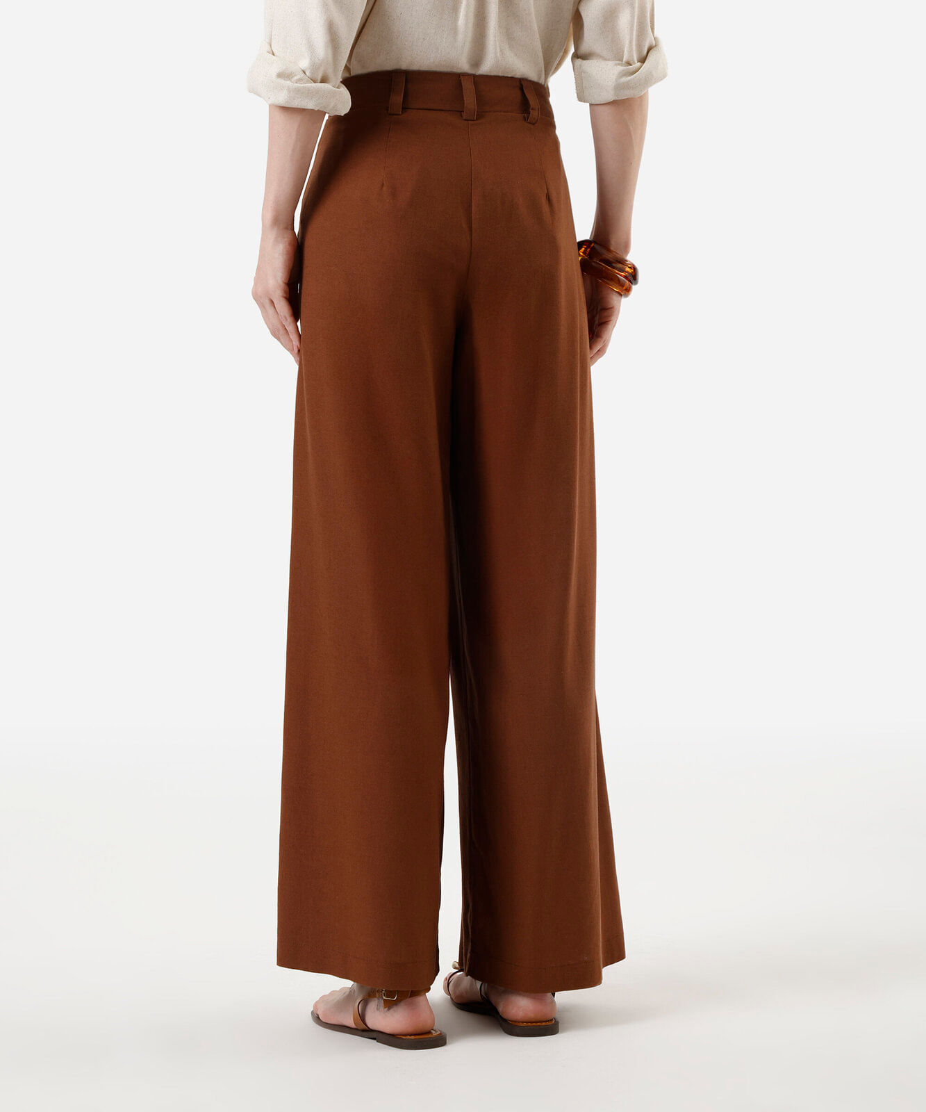 calça pantalona feminina com linho e pregas marrom