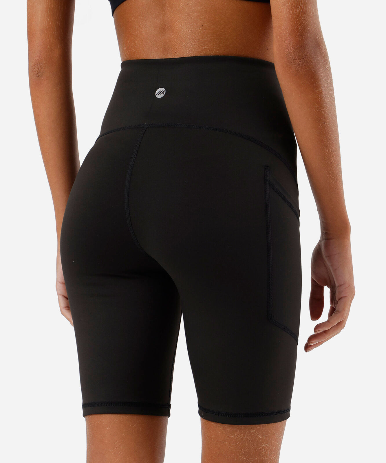 bermuda feminina esportiva com bolsos preta