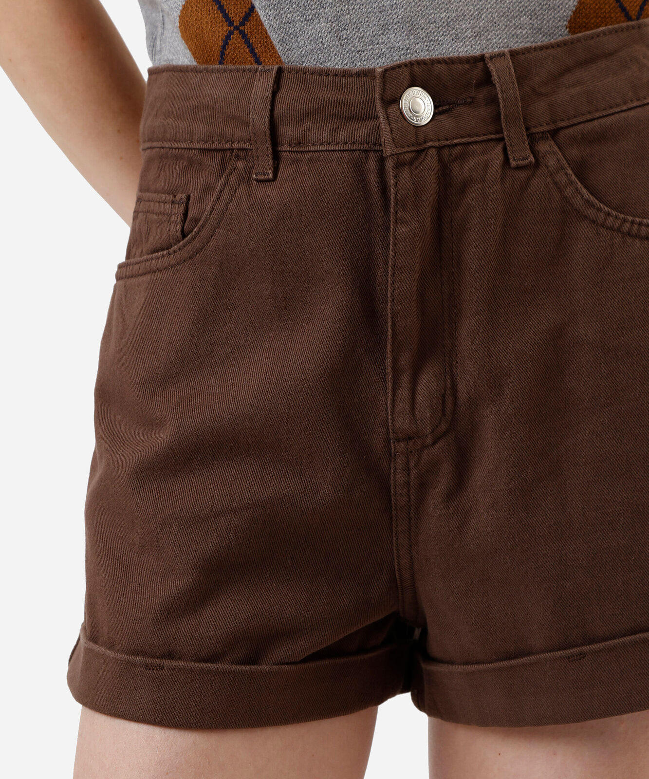 short mom feminino de sarja marrom