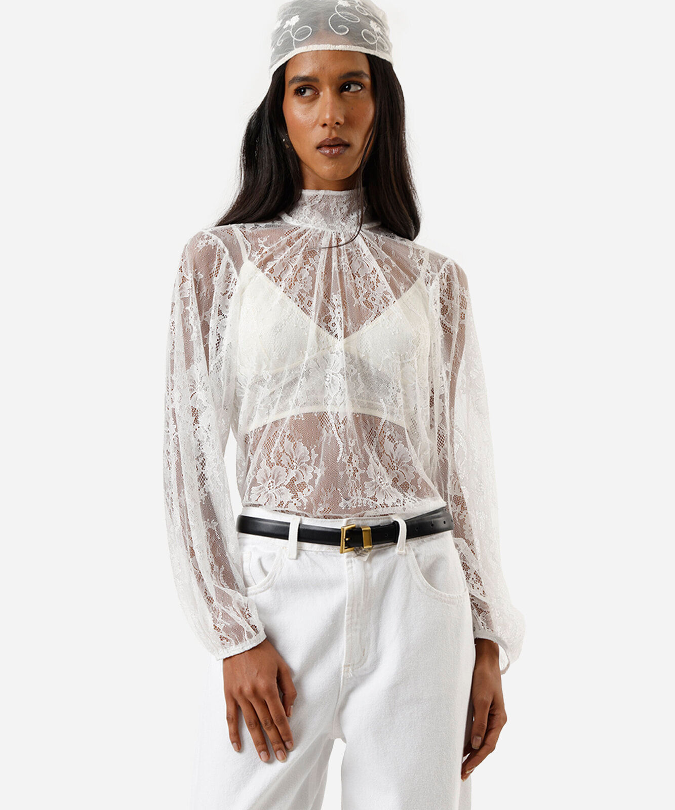 bata feminina de renda com gola laço floral off white