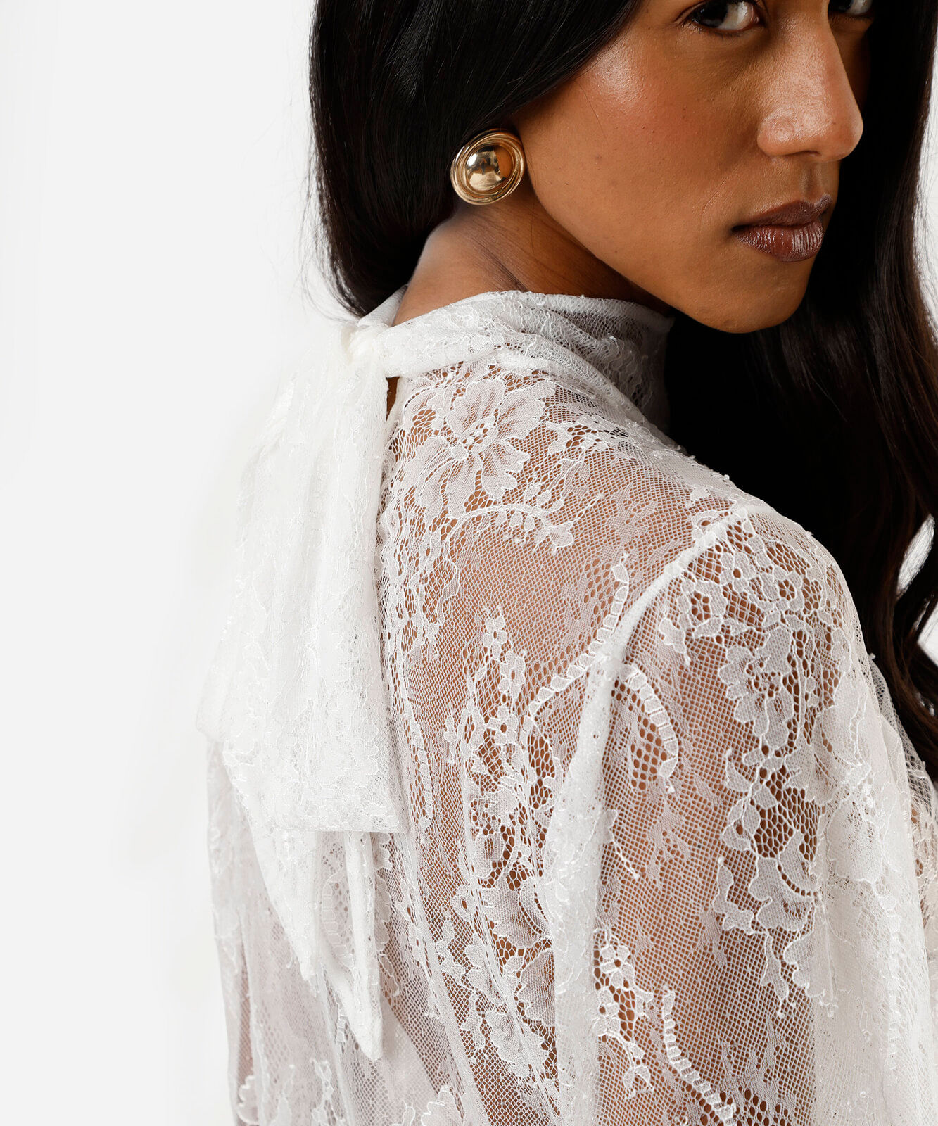 bata feminina de renda com gola laço floral off white