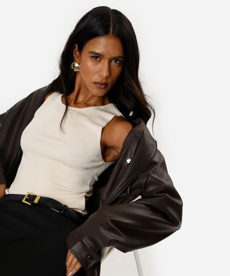 regata feminina de tricot decote redondo bege