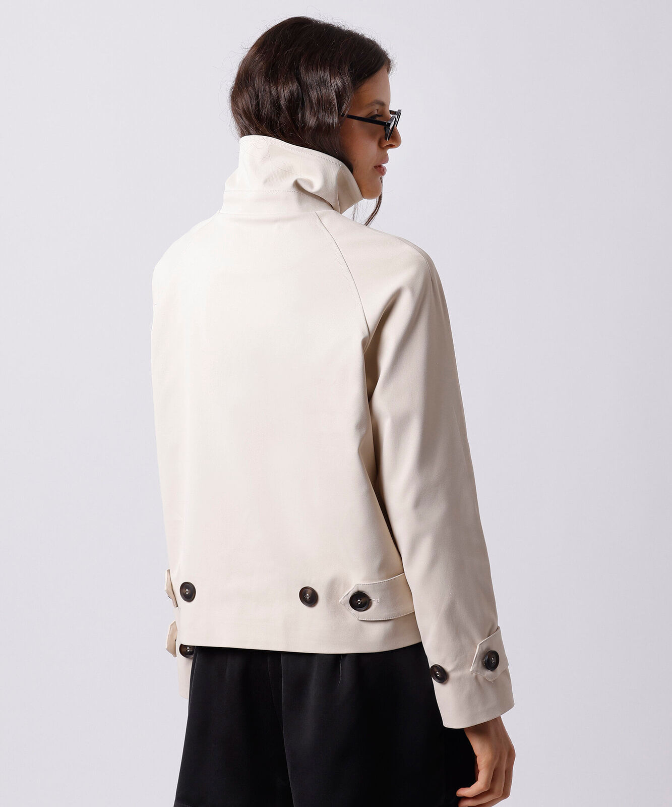 casaco trench coat cropped feminino mindset bege