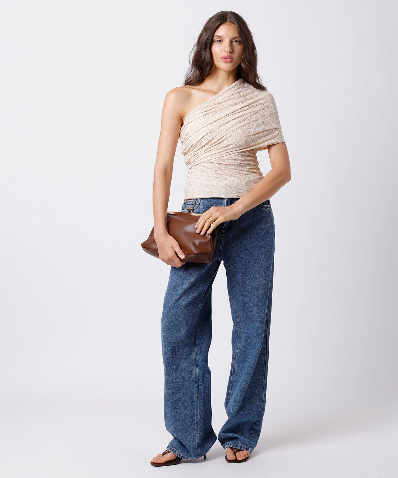 blusa ombro único feminina de renda franzida floral mindset off white