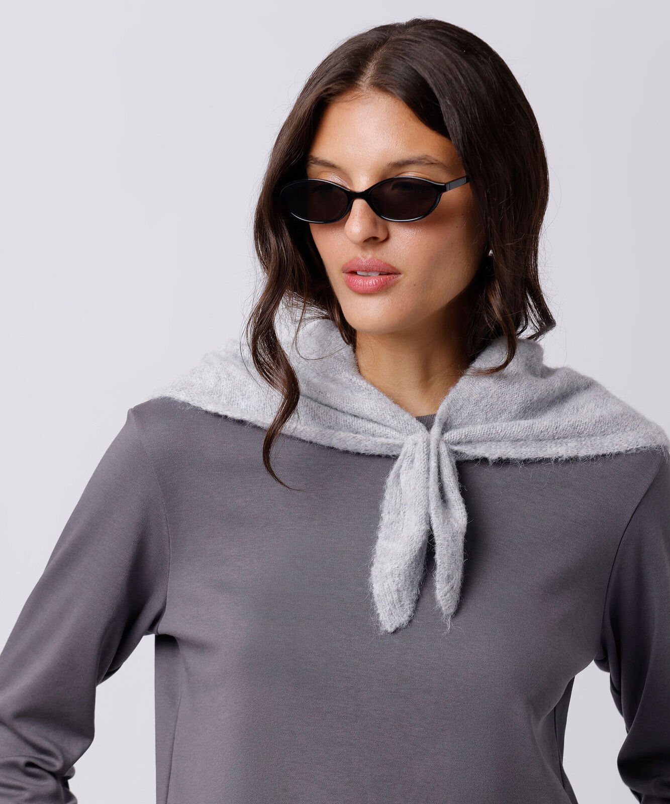 cachecol triangular de tricot mindset cinza
