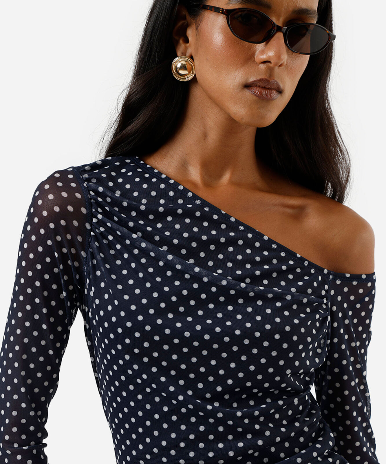 blusa feminina de tule assimétrica manga longa poá azul