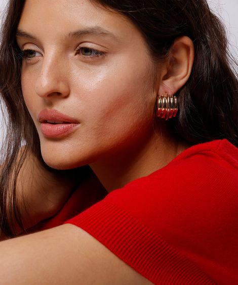 brinco botão textura dourado