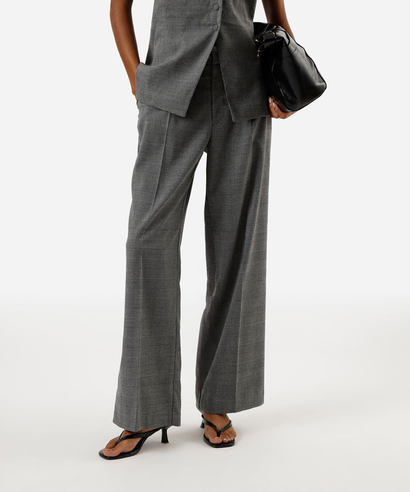 calça de alfaiataria feminina com pregas xadrez cinza