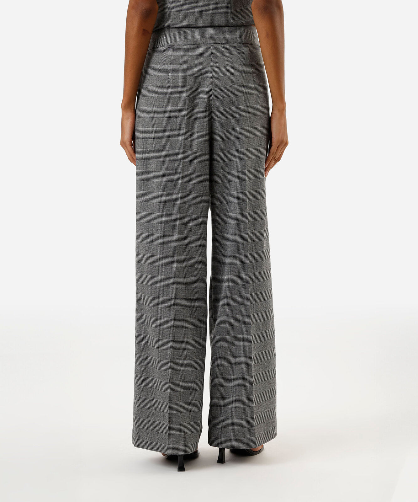calça de alfaiataria feminina com pregas xadrez cinza