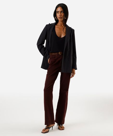 calça sarja boot cut cintura alta vinho