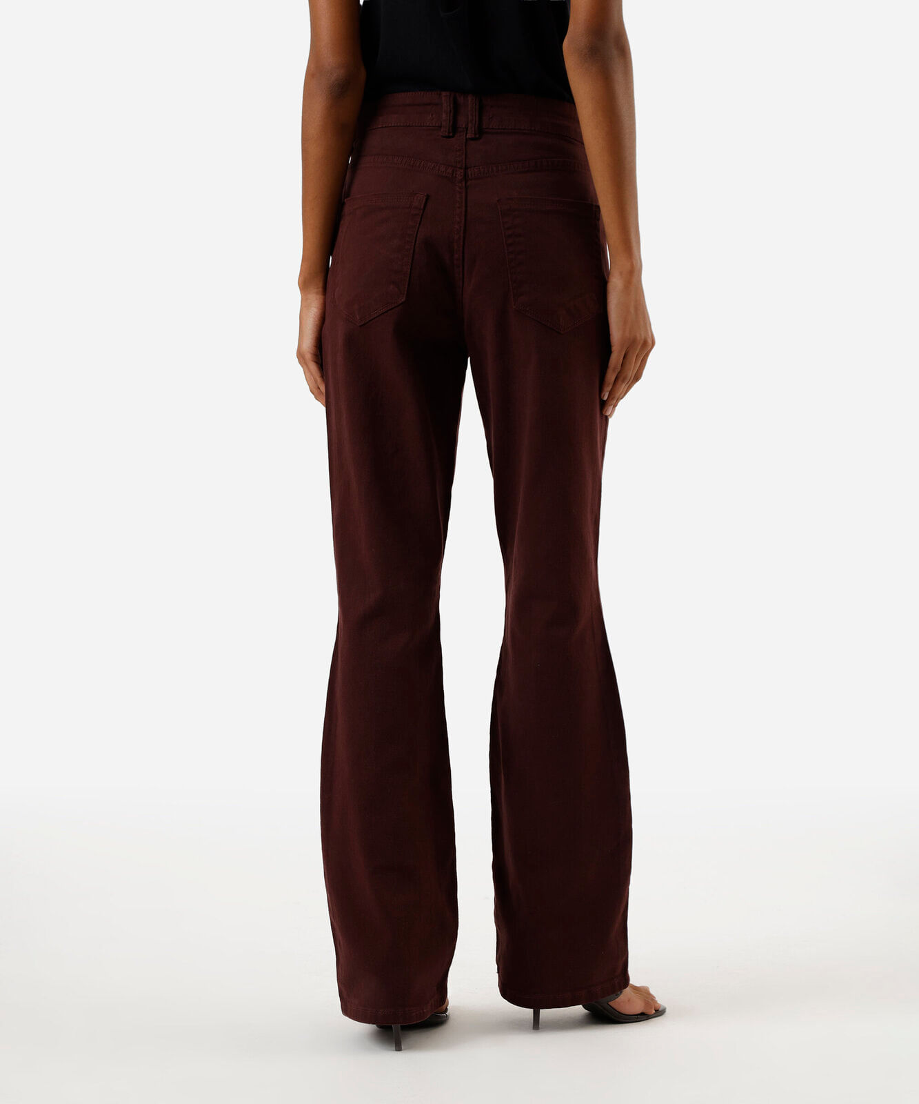 calça sarja boot cut cintura alta vinho