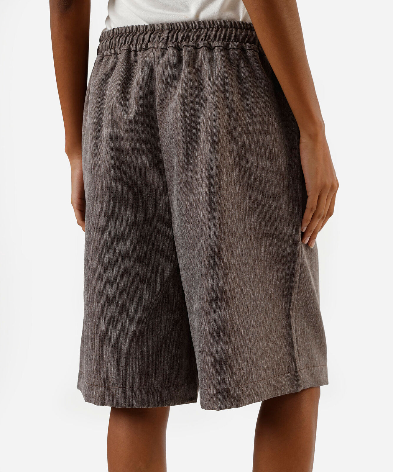 short feminino de alfaiataria com amarração marrom