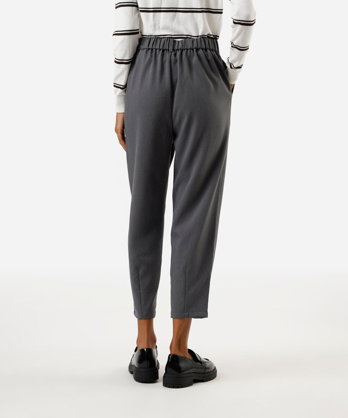 calça feminina de alfaiataria pregas cinza