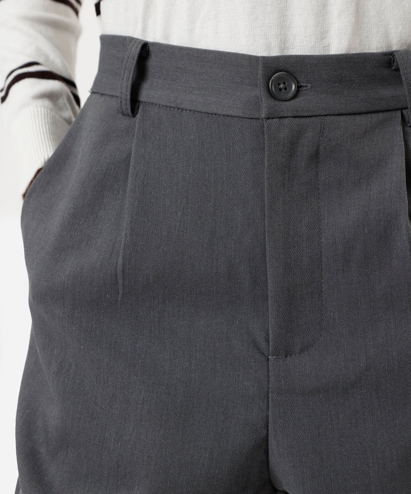 calça feminina de alfaiataria pregas cinza