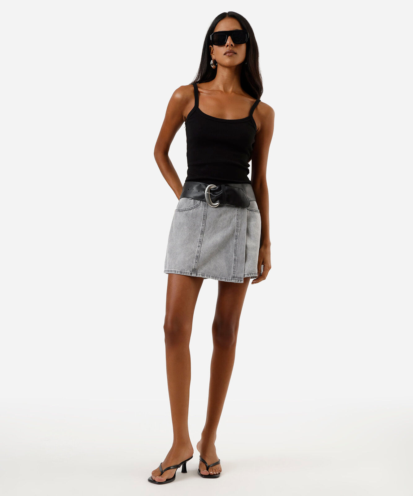 short saia feminino jeans cintura alta cós deslocado cinza