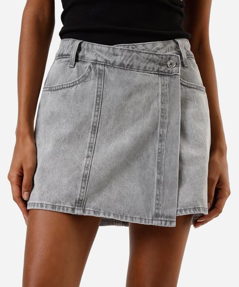 short saia feminino jeans cintura alta cós deslocado cinza