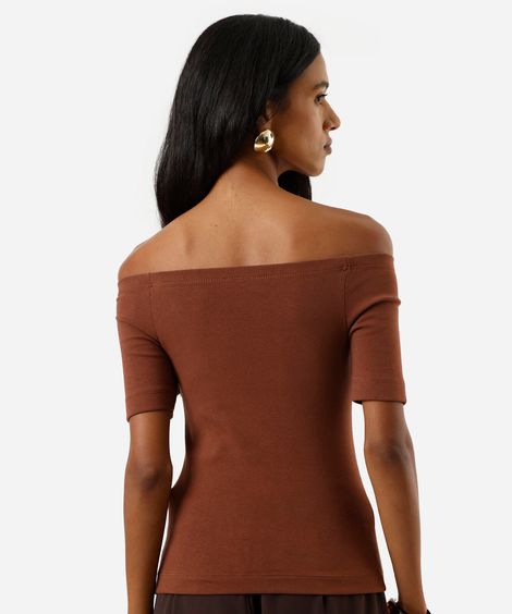 blusa feminina ombro a ombro manga curta marrom