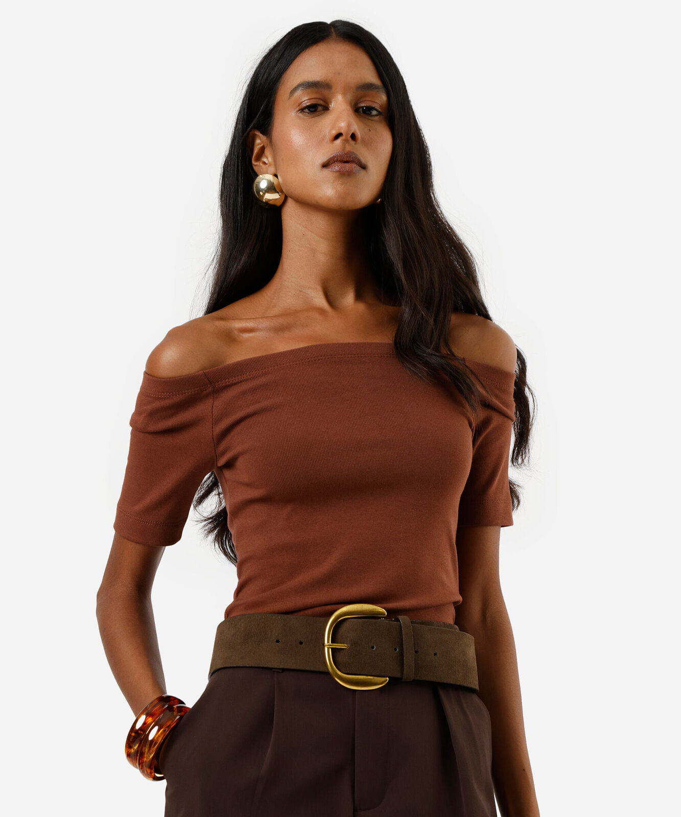 blusa feminina ombro a ombro manga curta marrom